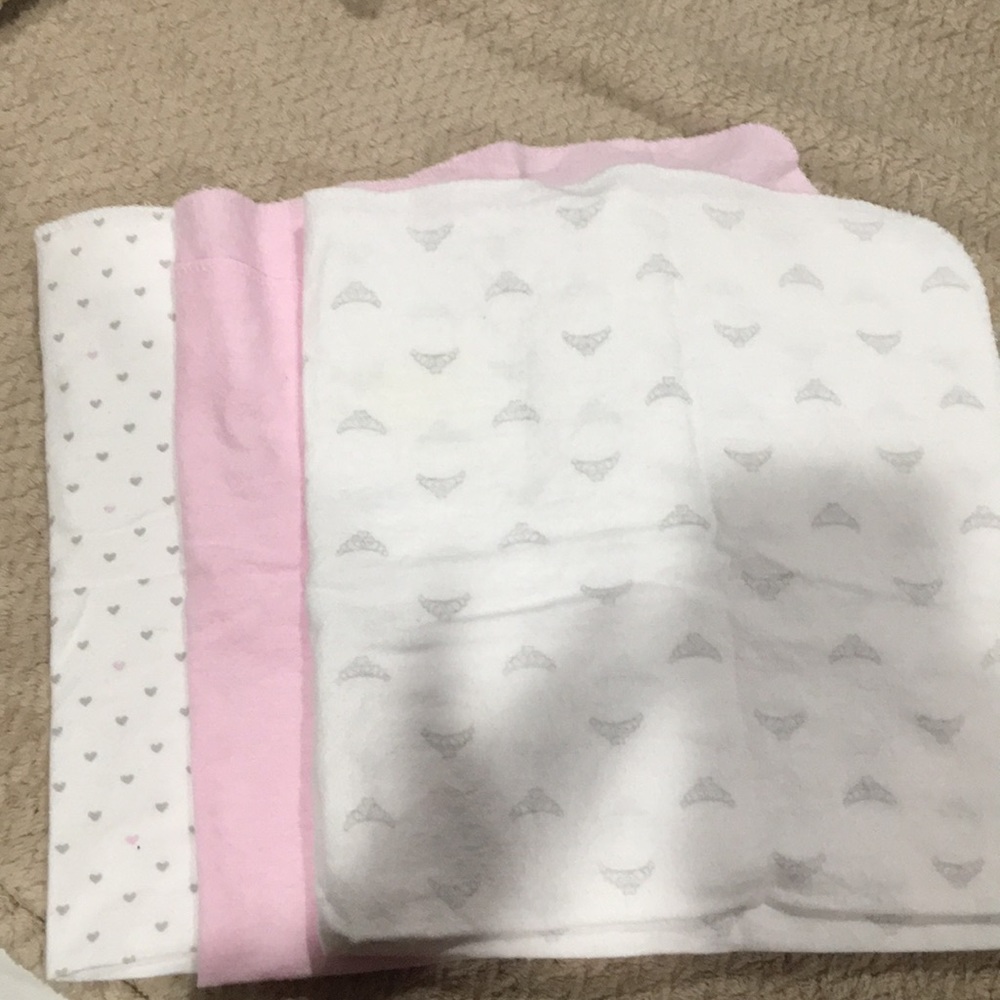 3 blankets to swaddle